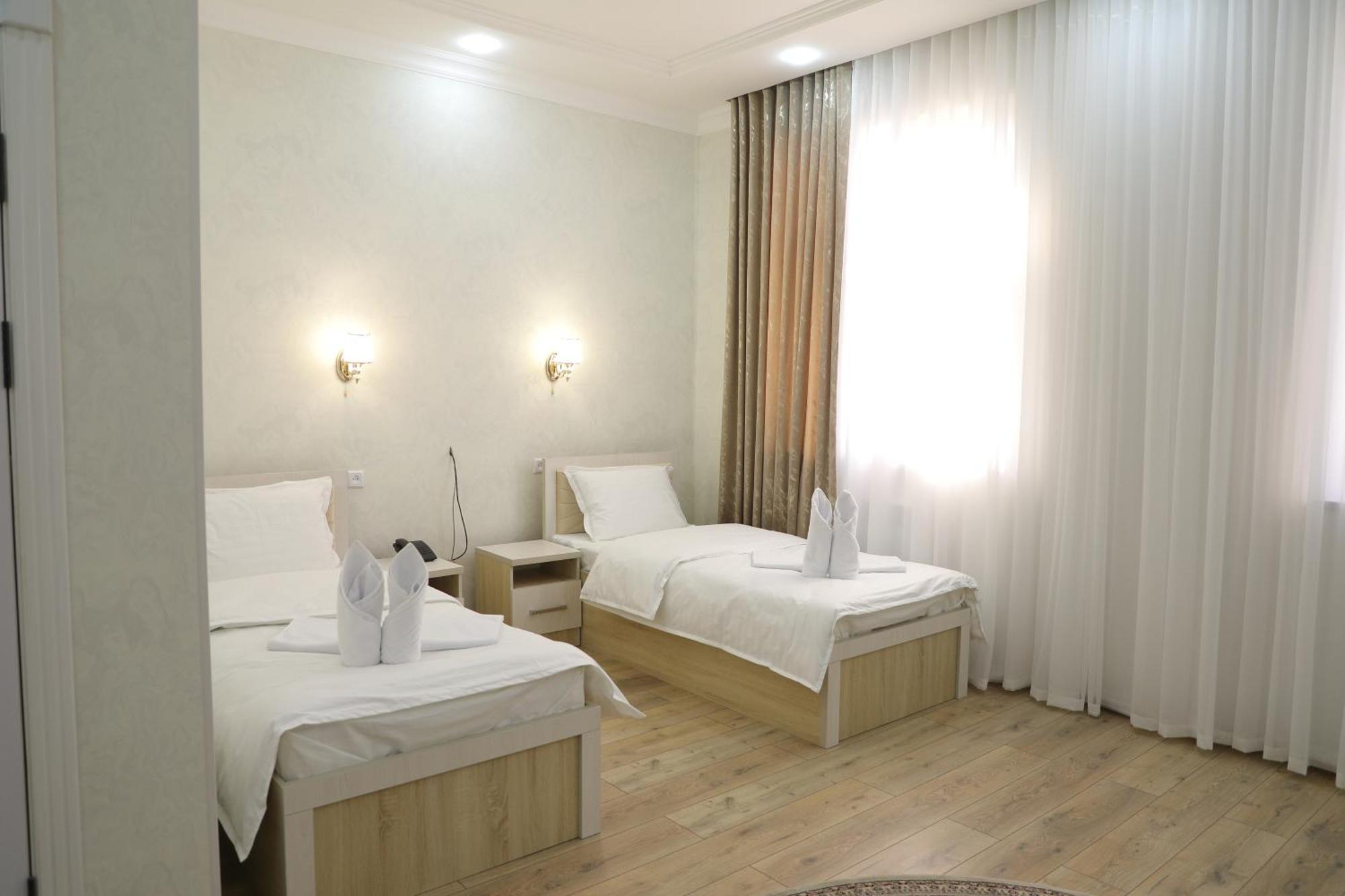Status Hotel Karszy Zewnętrze zdjęcie