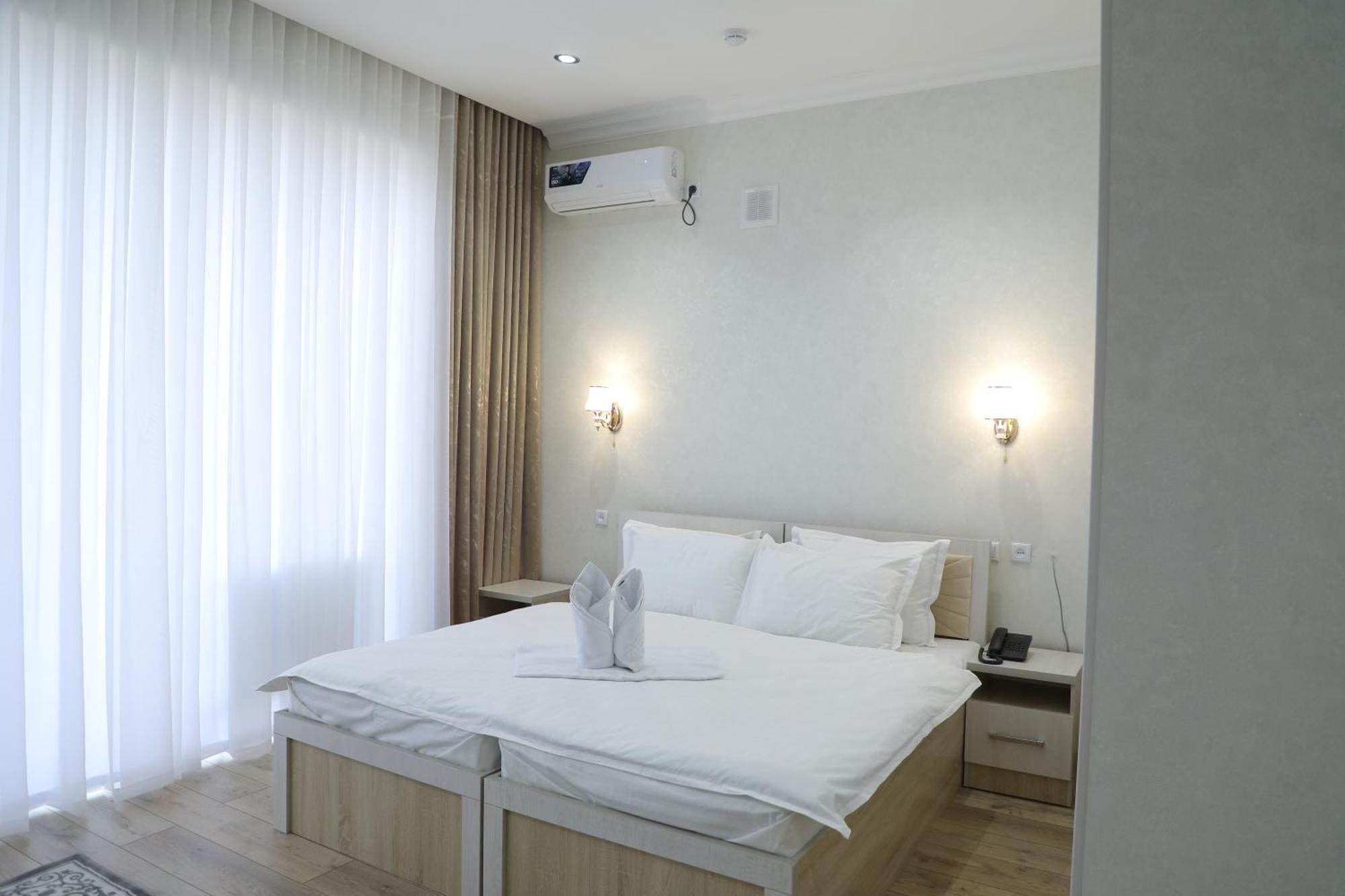 Status Hotel Karszy Zewnętrze zdjęcie