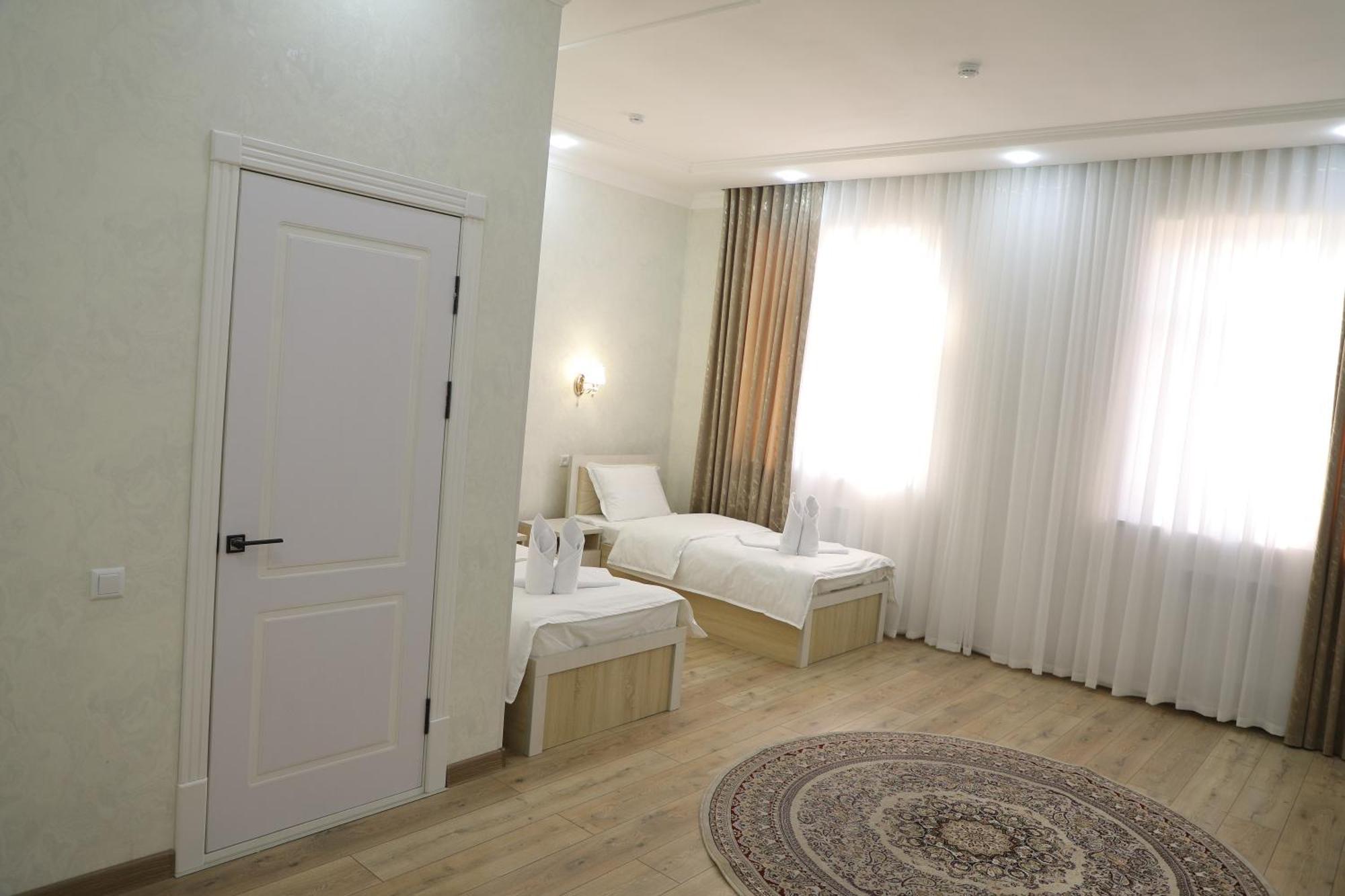 Status Hotel Karszy Zewnętrze zdjęcie