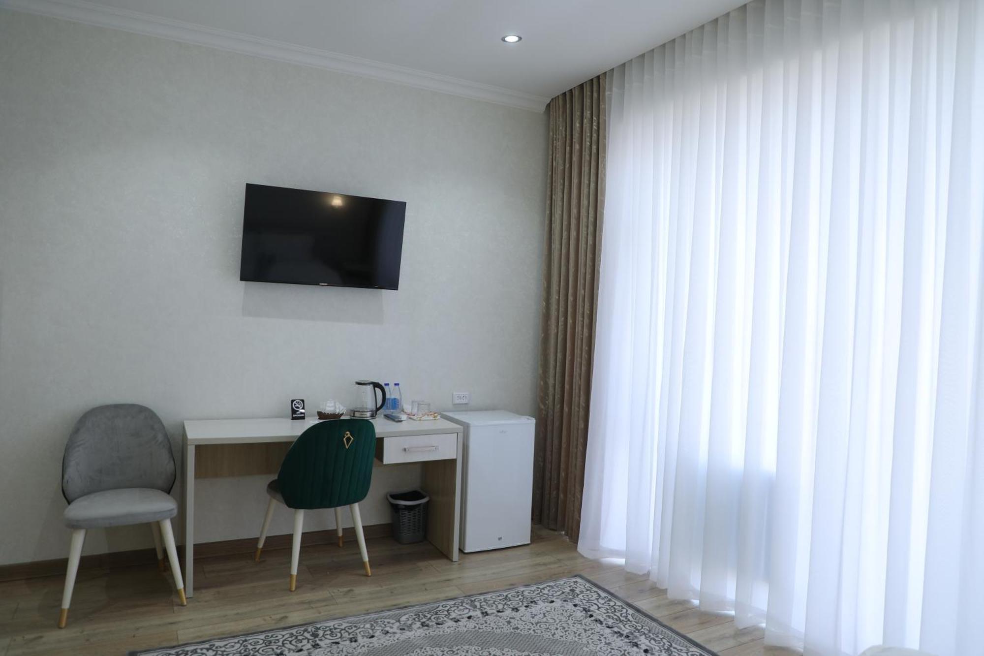 Status Hotel Karszy Zewnętrze zdjęcie