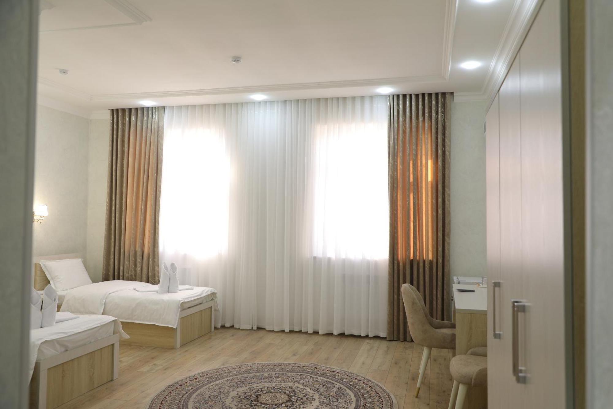 Status Hotel Karszy Zewnętrze zdjęcie