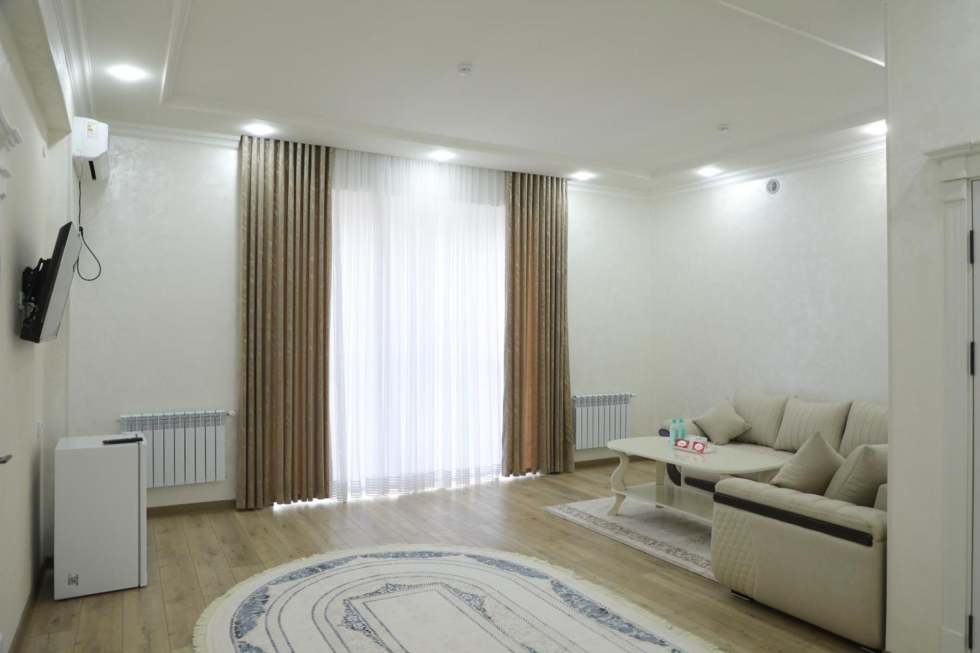 Status Hotel Karszy Zewnętrze zdjęcie